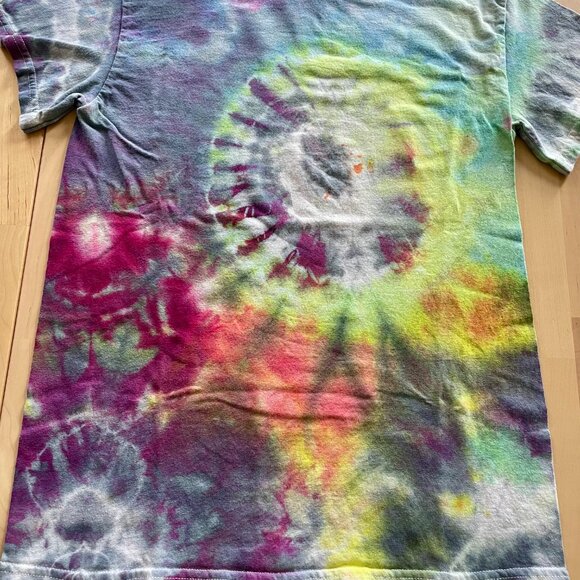 Gildan Unisex Adults Purple Blue Fuchsia Dyed T-Shirt size Small CUSTOM TIE-DYED - Picture 2 of 5